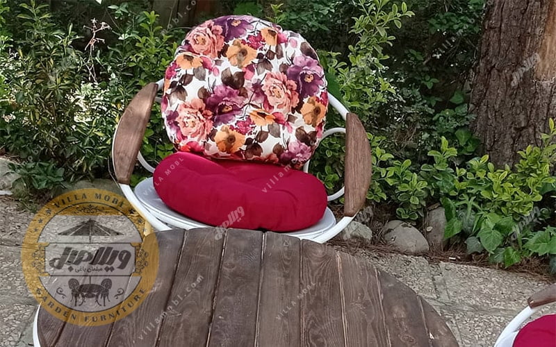 صندلی باغی فلزی دسته چوبی مدل ارغوان